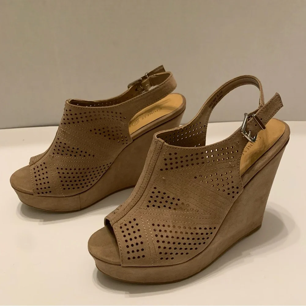 Chinese Laundry Beige Micro Suede Wedge Heel Women’s Size 8.5
